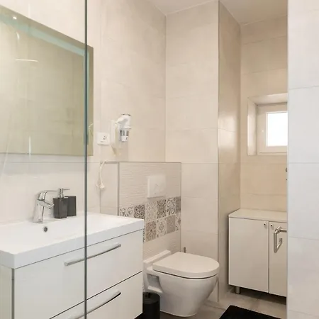 Apinelo סופטאר