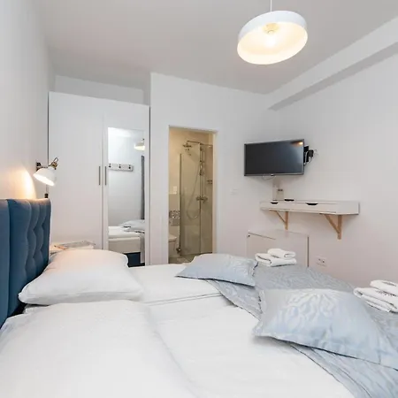 Apinelo 4* Supetar